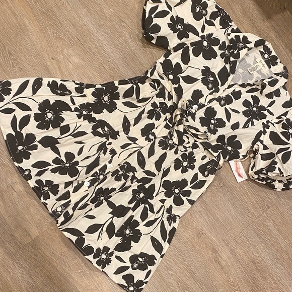 🚚 Jessica Simpson Black and White Floral Dress - Picture 4 of 4